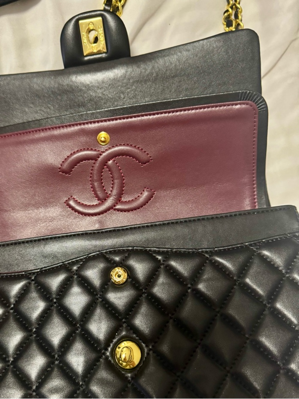 CHANEL Black Quilted Shoulder Bag with Gold Chain - Picture 4 of 5